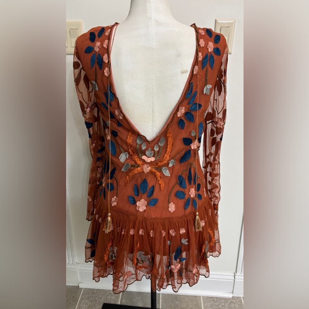 FREE PEOPLE HEARTS ARE WILD MINI EMBROIDERED DRESS RUST SMALL BOHO FESTIVAL - Picture 3 of 14